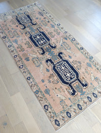 Victoria 4'7" x 9'10"