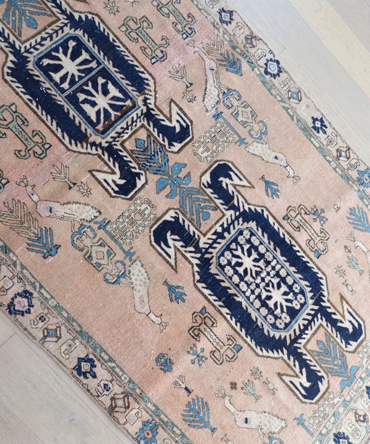 Victoria 4'7" x 9'10"