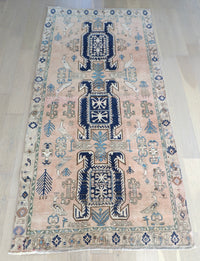 Victoria 4'7" x 9'10"