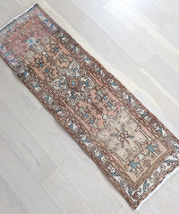 Colette 1'10" x 5'10"