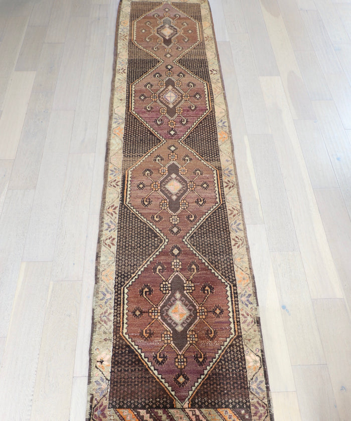 Julius 2'8" x 12'1"