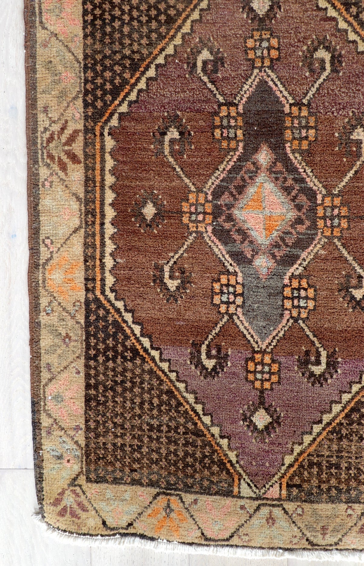 Julius 2'8" x 12'1"