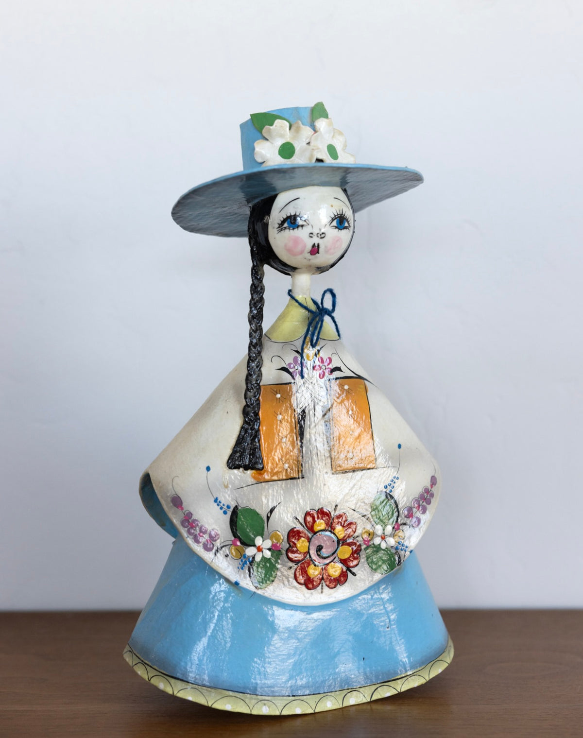 XL papier-mâché woman