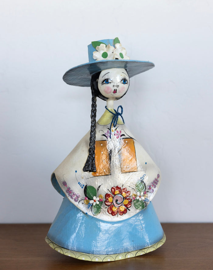 XL papier-mâché woman