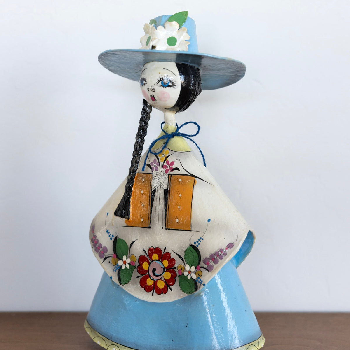 XL papier-mâché woman