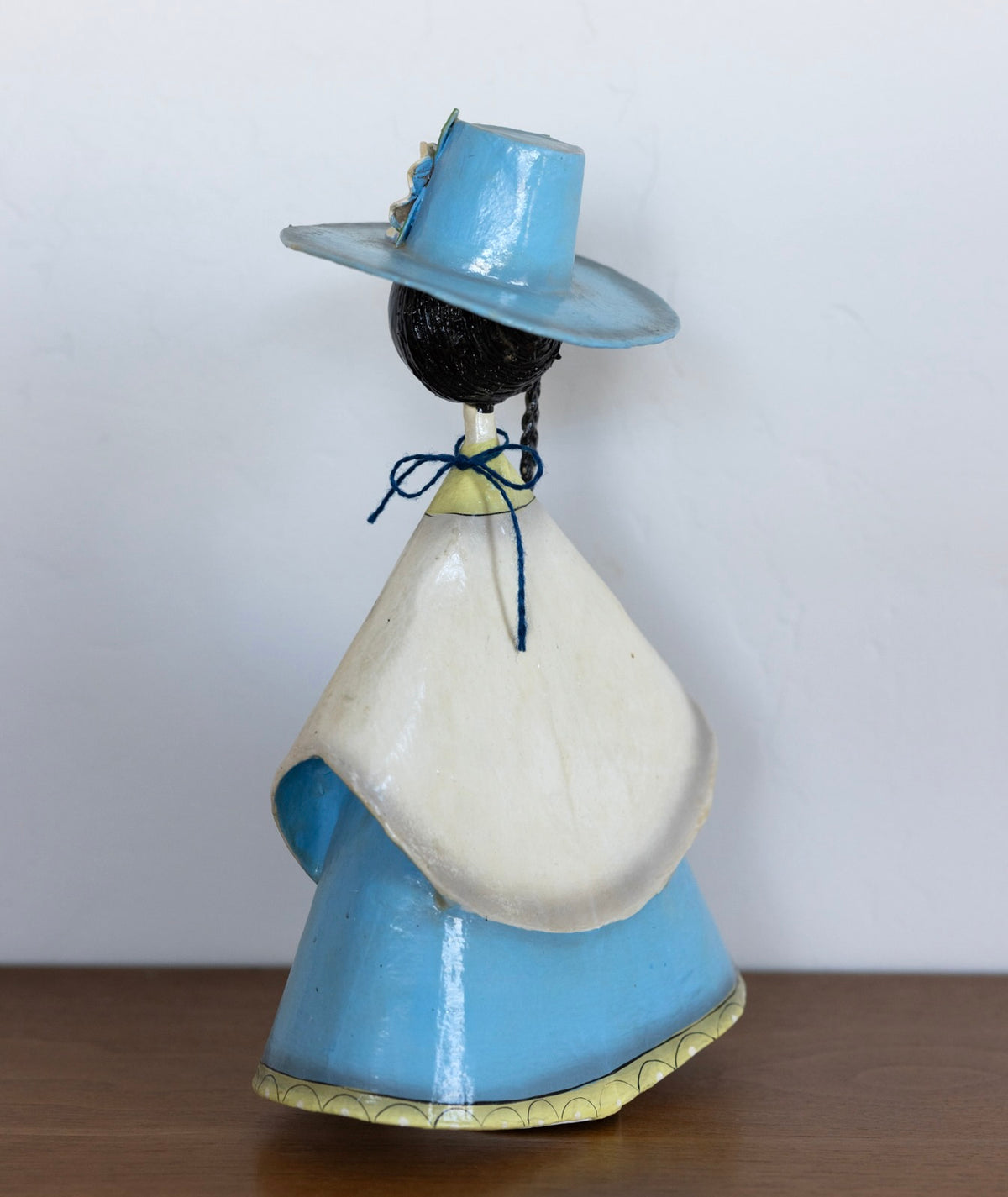 XL papier-mâché woman