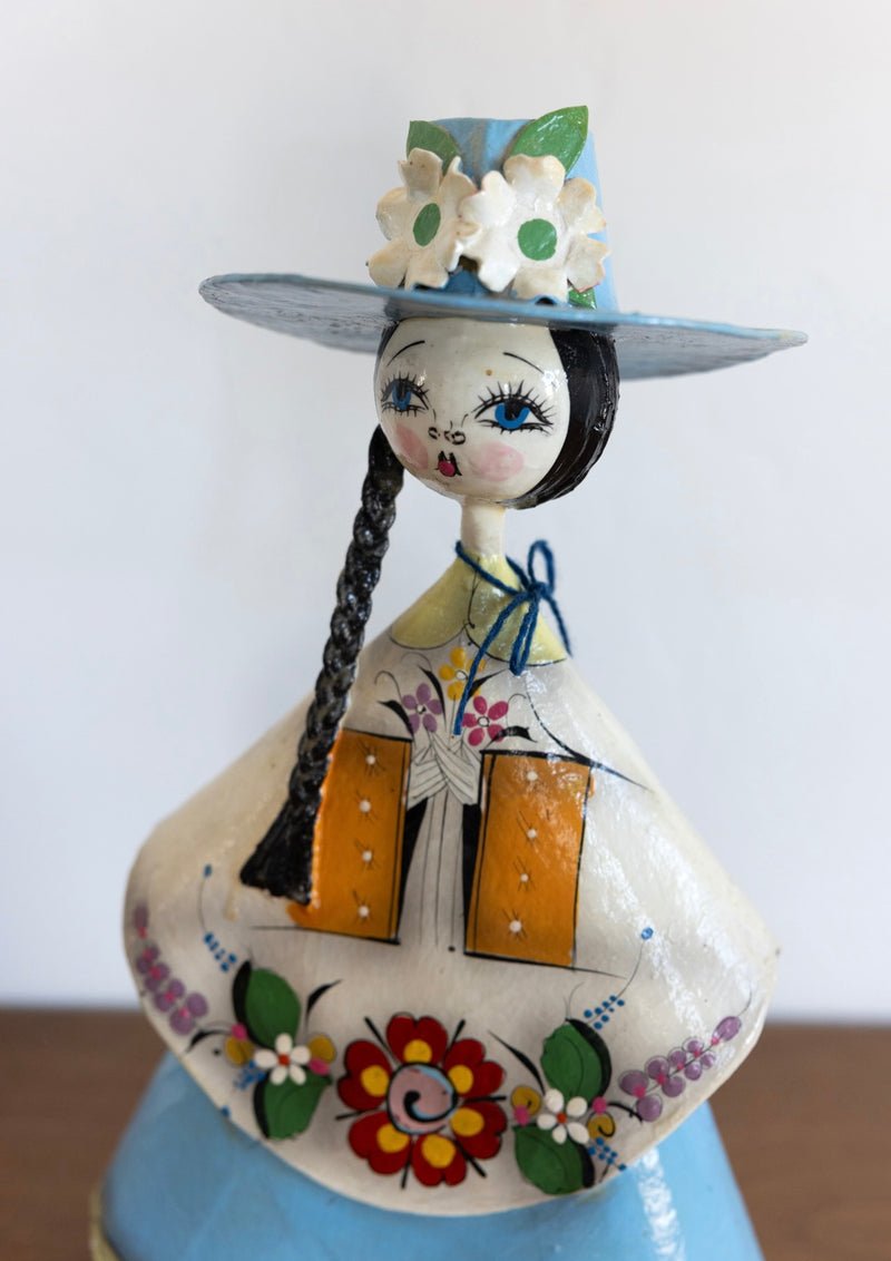 XL papier-mâché woman